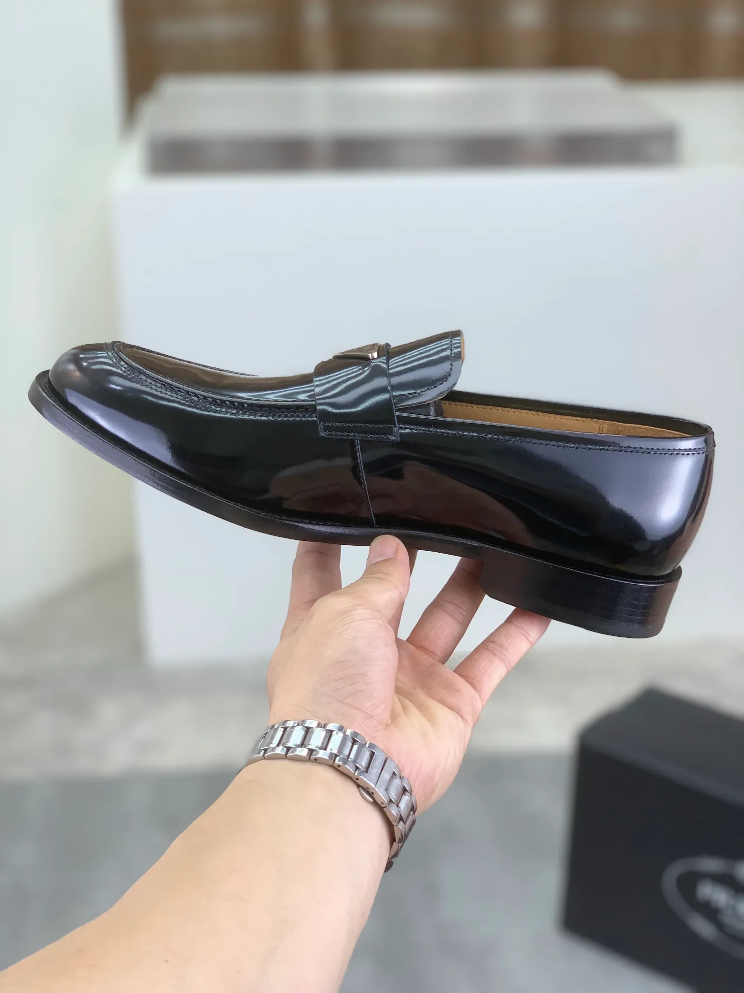 Factory price P920 💰 (high-grade genuine leather outsole) original quality, top version 🔱 ＰＲＡＤＡPrada. Men's business casual leather shoes, top quality products. 1:1 shipment⬆️Luxurious and noble👞All imported original brand fabrics, just to create a more comfortable wearing experience. Upper: original comfortable open-edge beaded calfskin➕Top imported water-dyed full cow lining, original lightweight and comfortable high-grade genuine leather outsole✔️Number: 39-44 (38.45.46 can be customized)